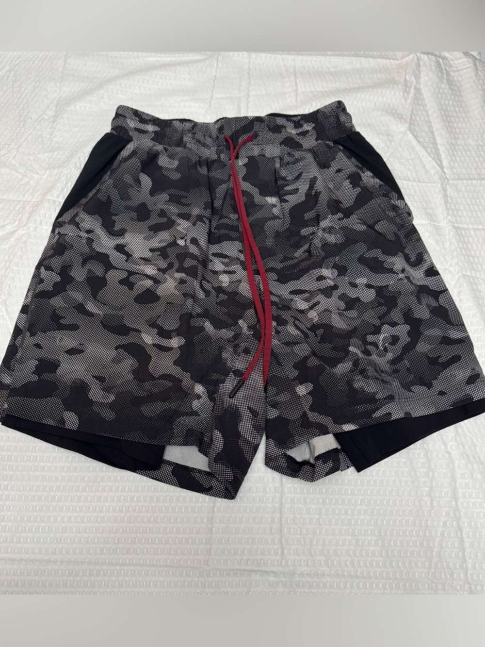 Lululemon Men’s Repetition Camo Shorts -Small -S 02